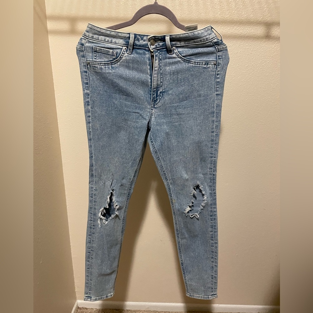 Light Blue Distressed Women's skinny Jegging